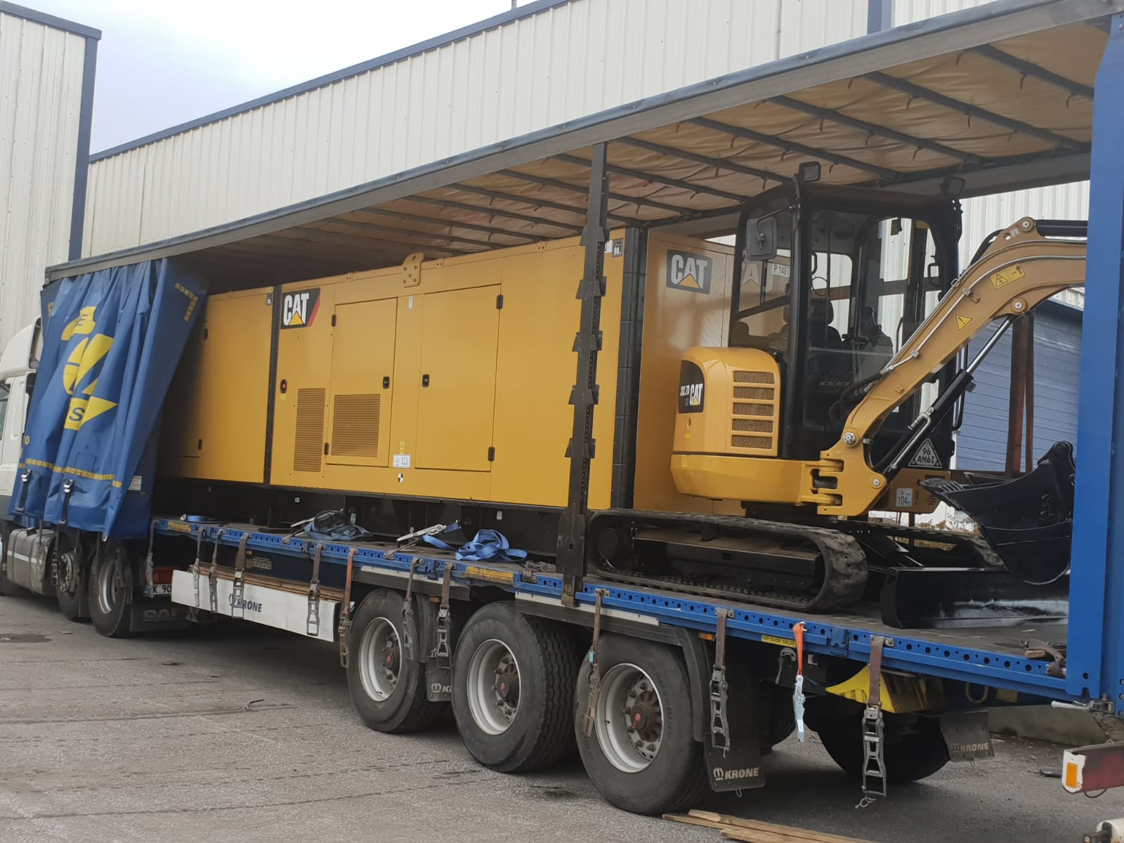 2 x 550 CAT generators and a 2.7 Ton CAT digger...SOLD...to a customer in the Netherlands
